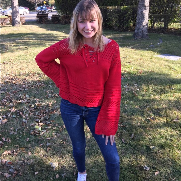 🆕♥️Bell sleeve Sweater 🌹 - Picture 5 of 7